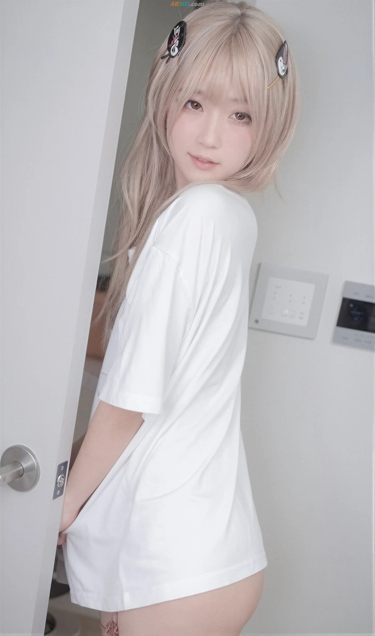 Hina  – Contrasting Decalcomania