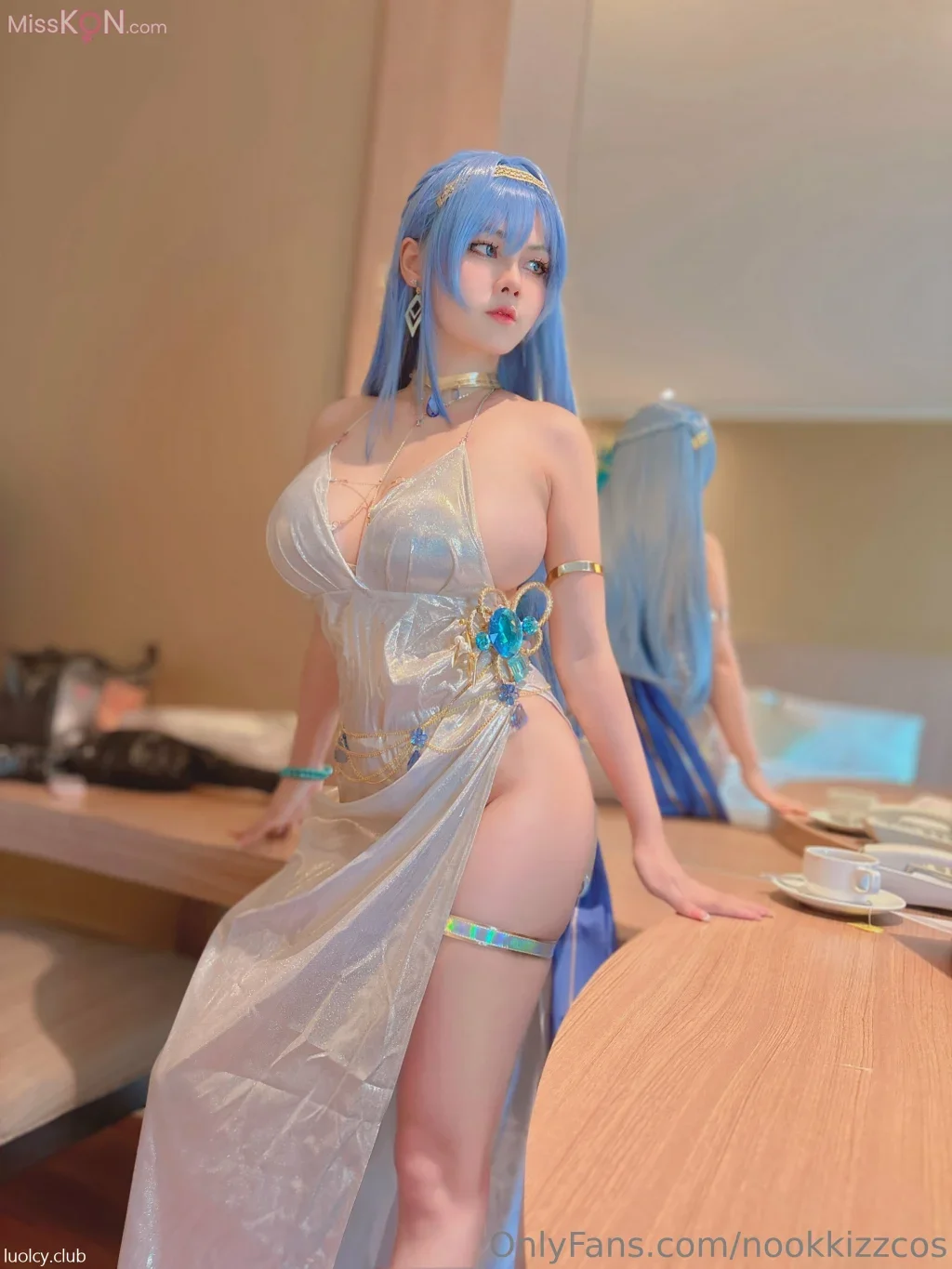 Coser@nookkizzcos: Helm Chandelier – Nikke