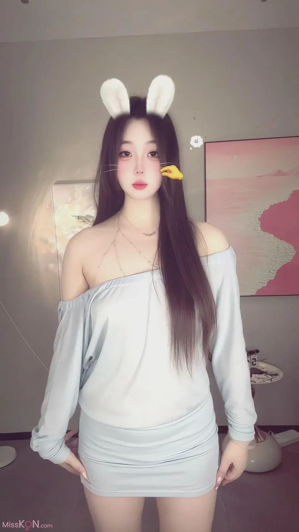 小鱼: 快手甜美嫩妹 露脸裸舞