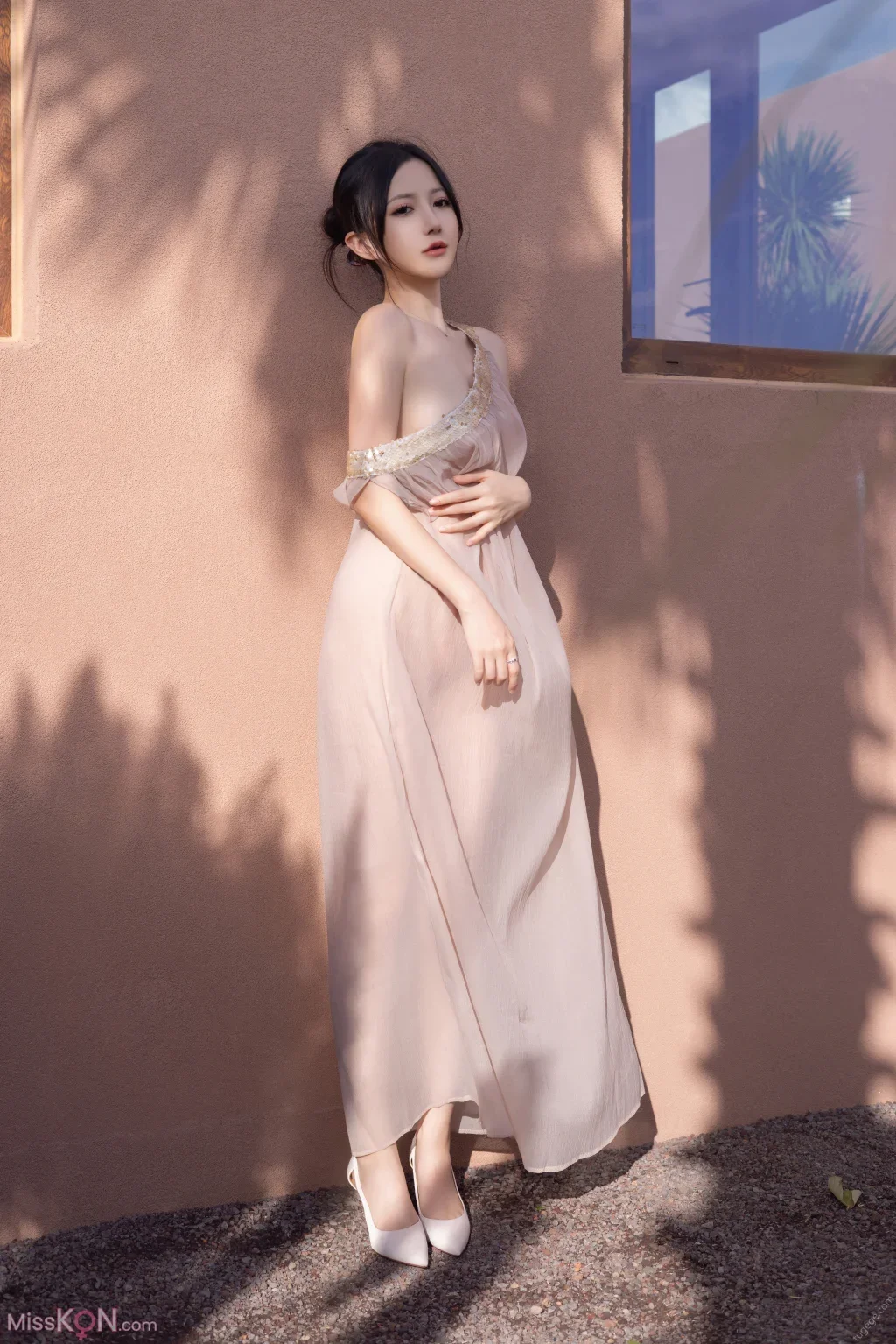 鱼子酱Fish: 抹胸芦苇女人
