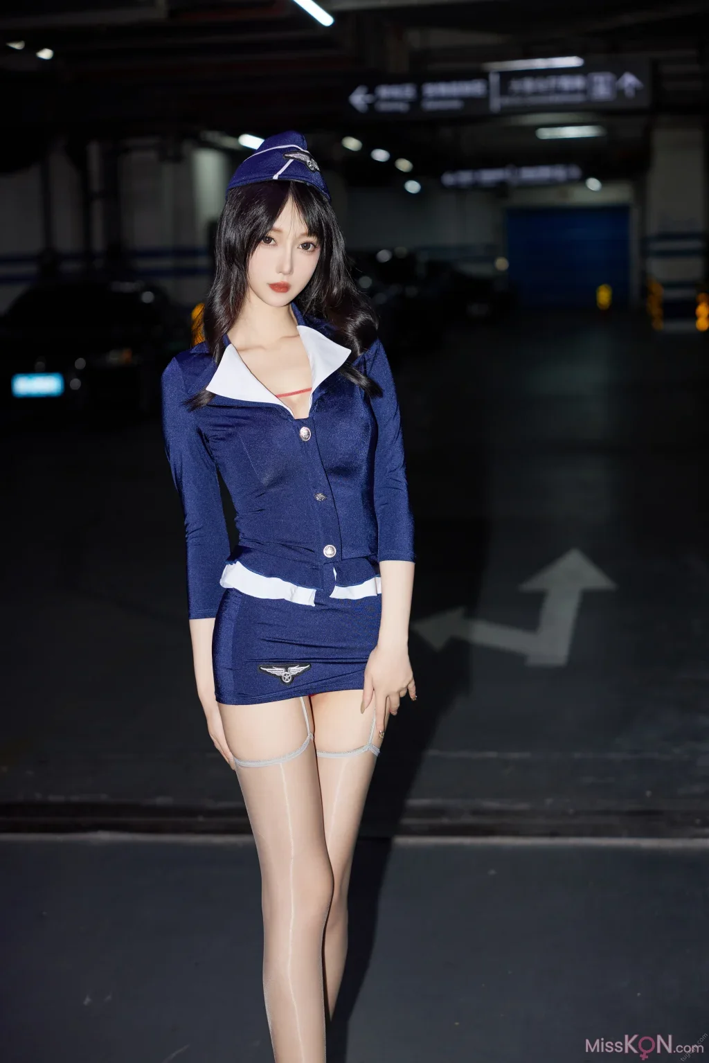 玥儿玥er: 性感教官制服