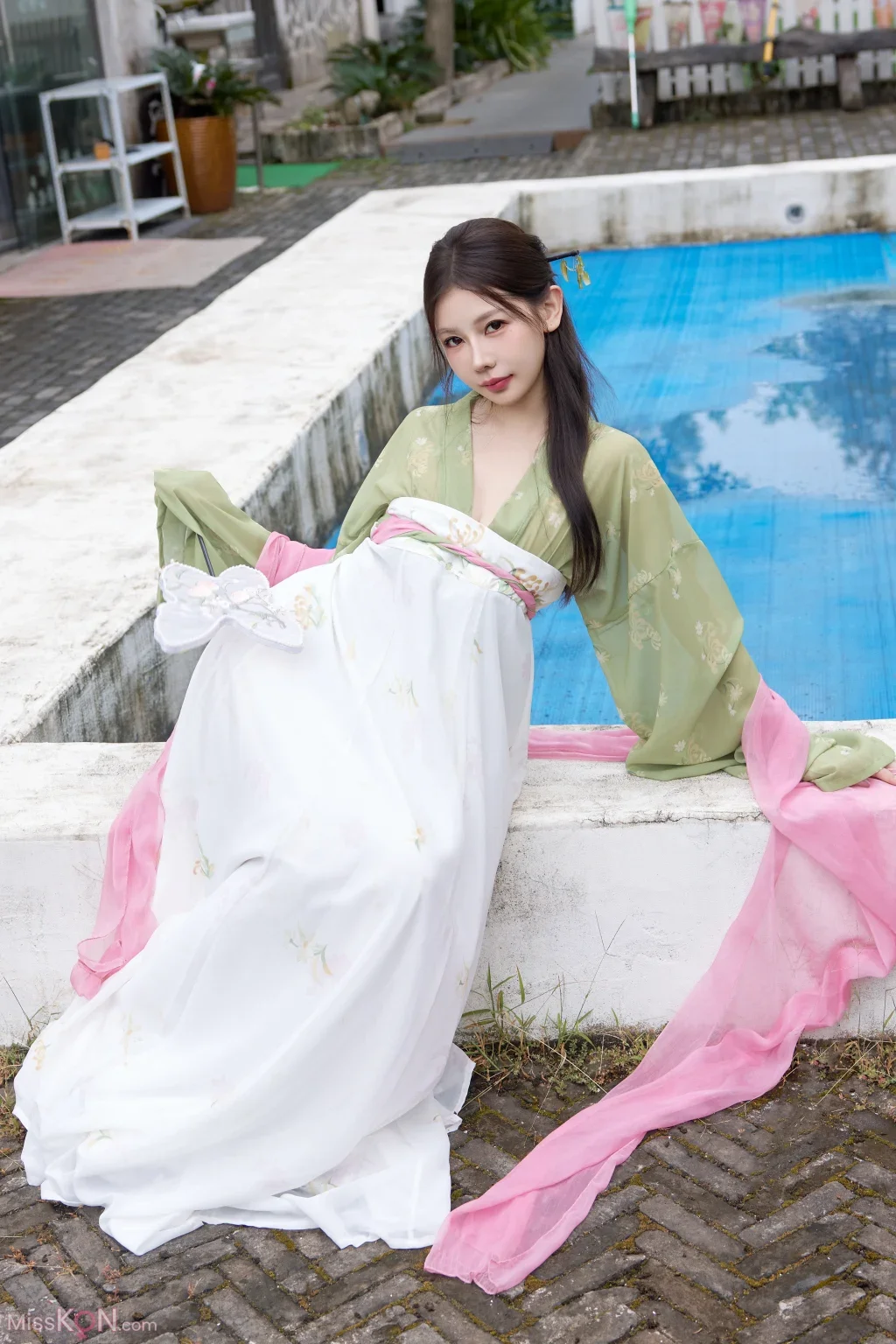 Yin Tian Tian : 秀人网模特 中秋汉服